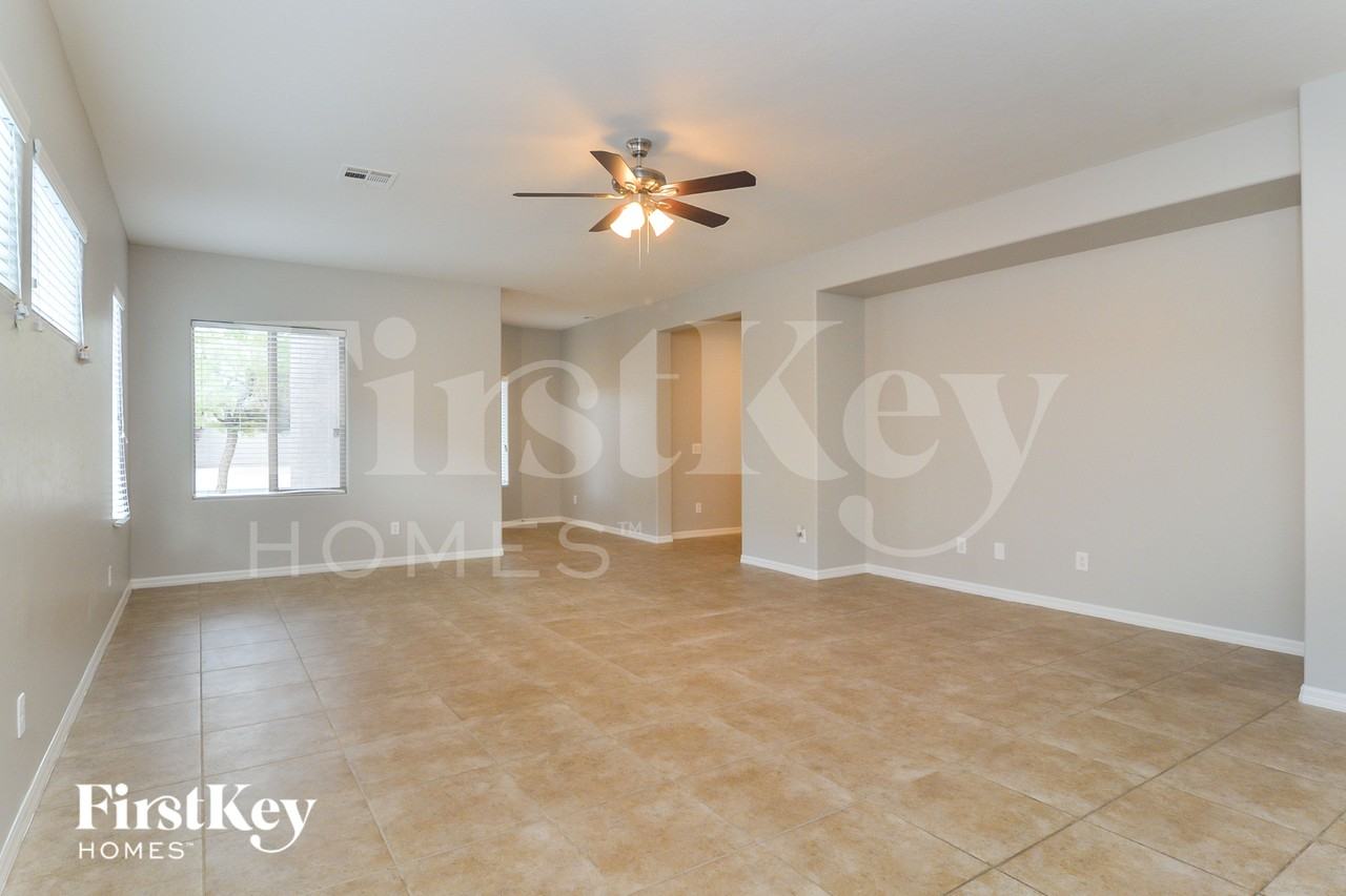 3957 Vulcan St - Photo 5 of 15