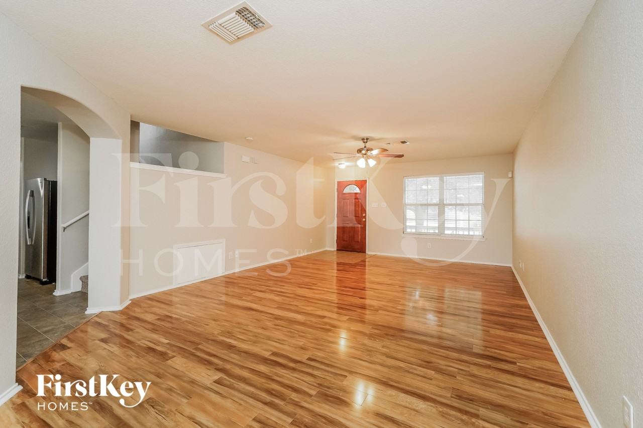 10115 Red Iron Crk - Photo 3 of 15