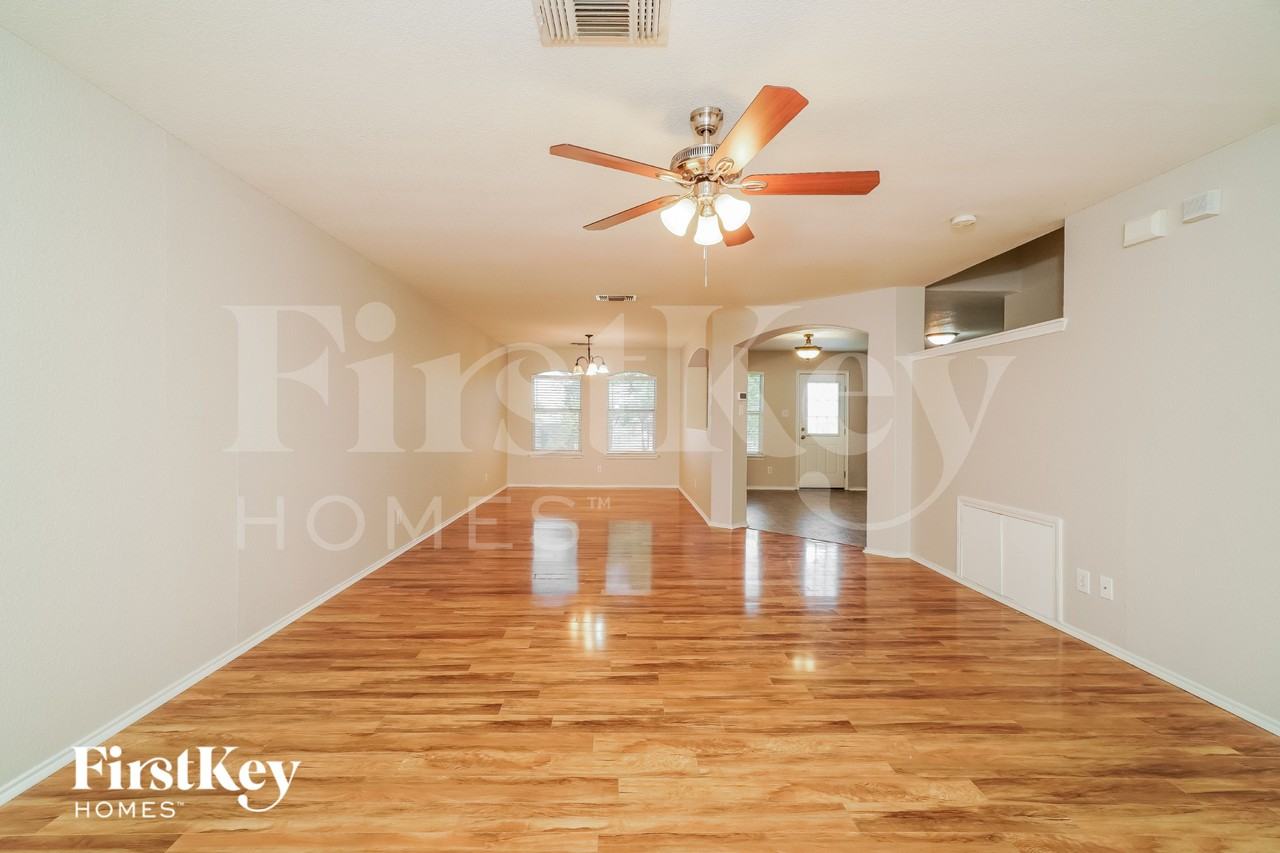 10115 Red Iron Crk - Photo 4 of 15