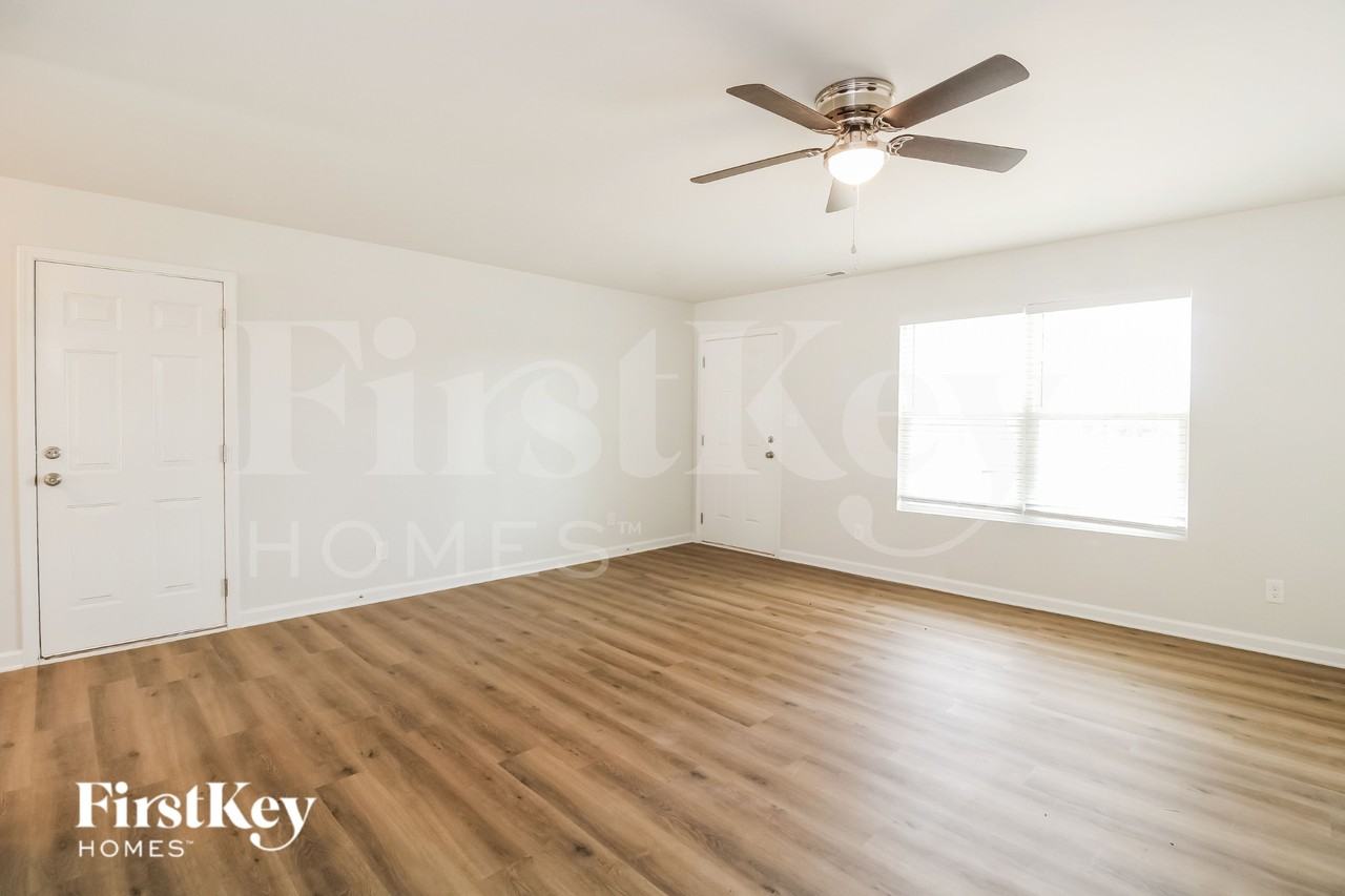 718 Ferndale Blvd - Photo 2 of 15