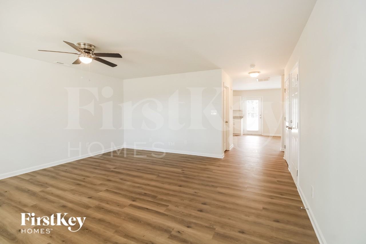 718 Ferndale Blvd - Photo 3 of 15