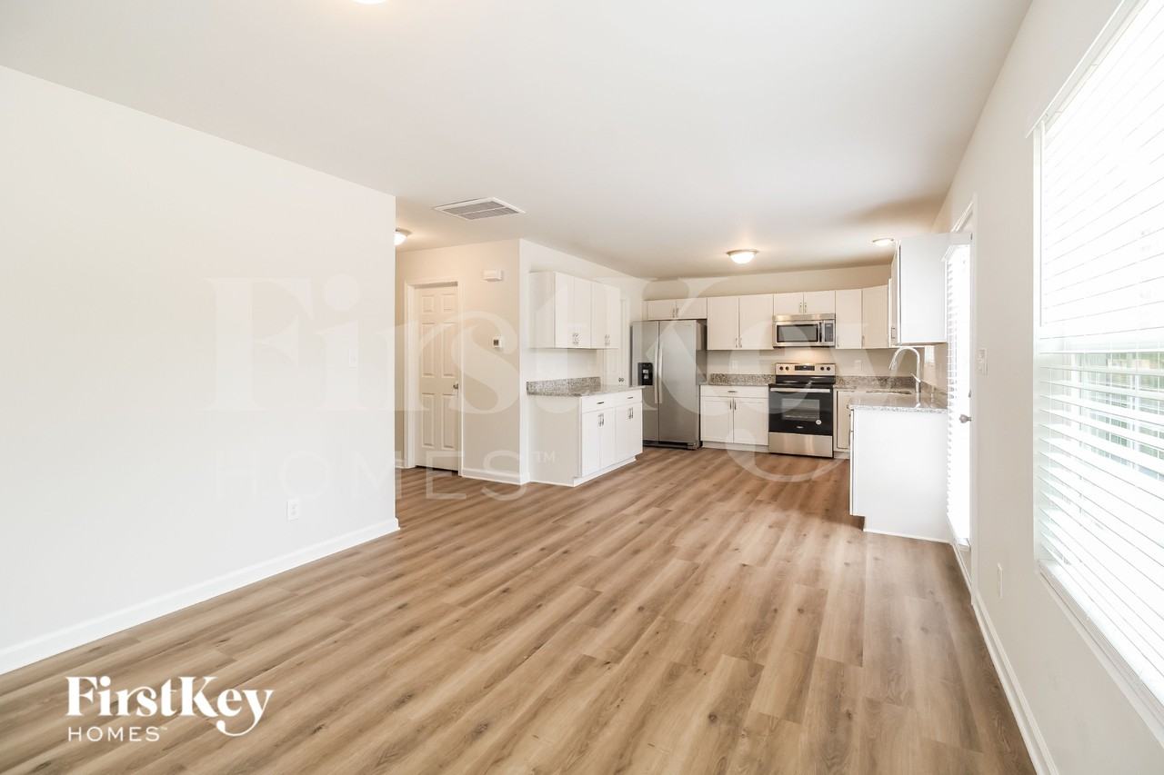 718 Ferndale Blvd - Photo 4 of 15