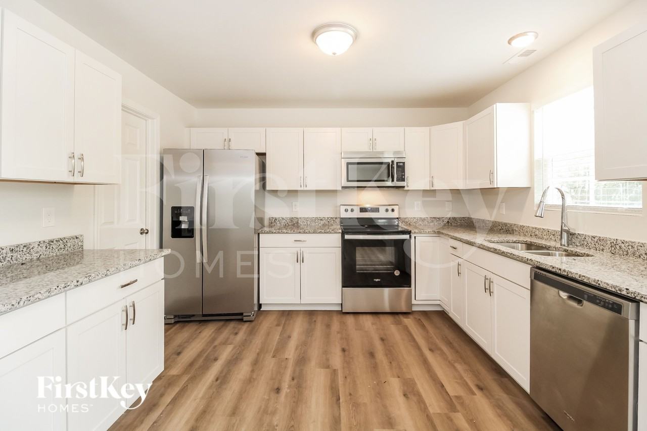 718 Ferndale Blvd - Photo 5 of 15