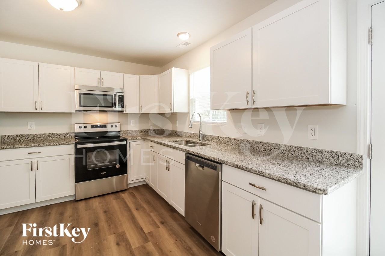 718 Ferndale Blvd - Photo 6 of 15