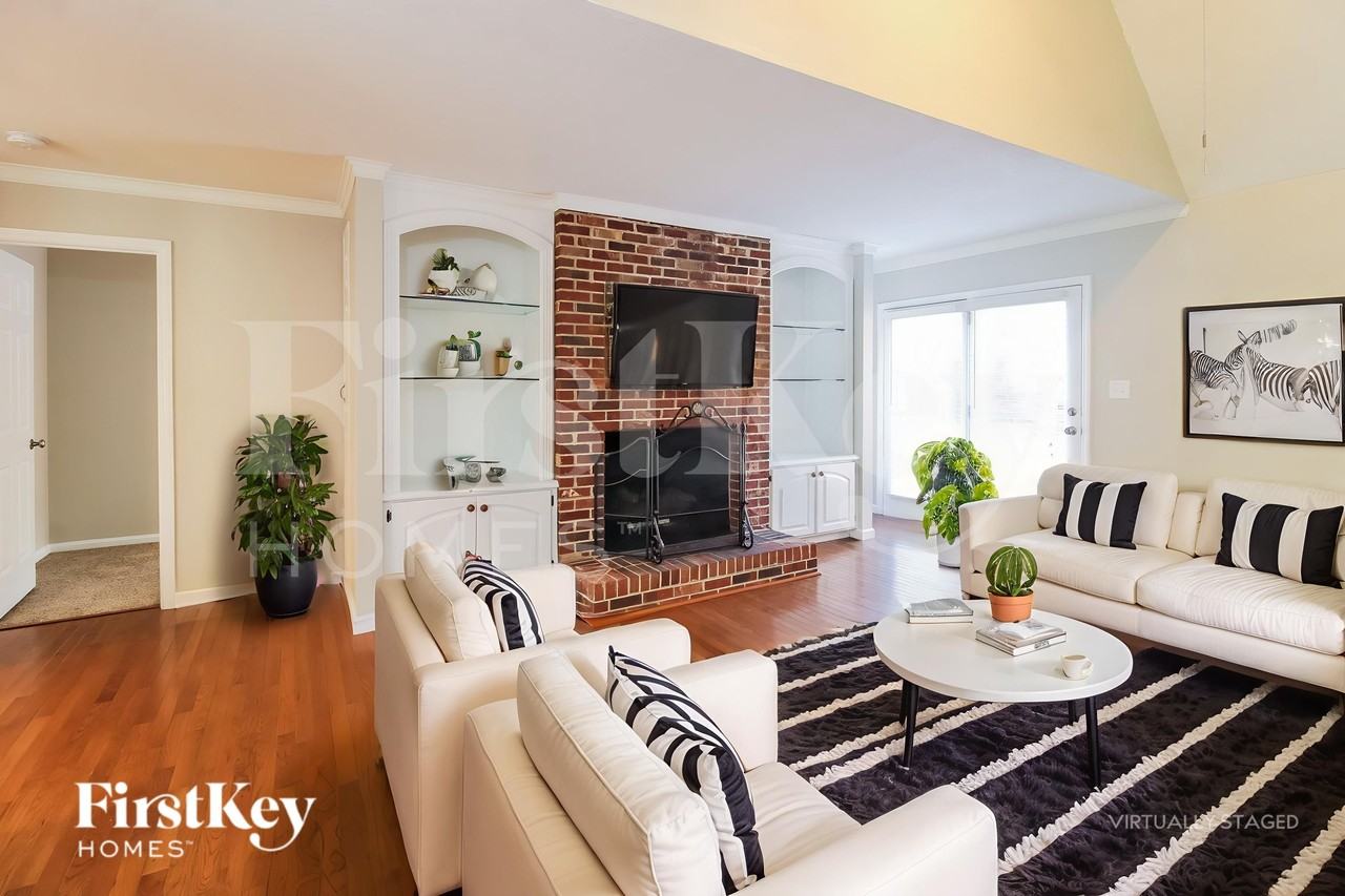 1301 Westminster Dr - Photo 3 of 18