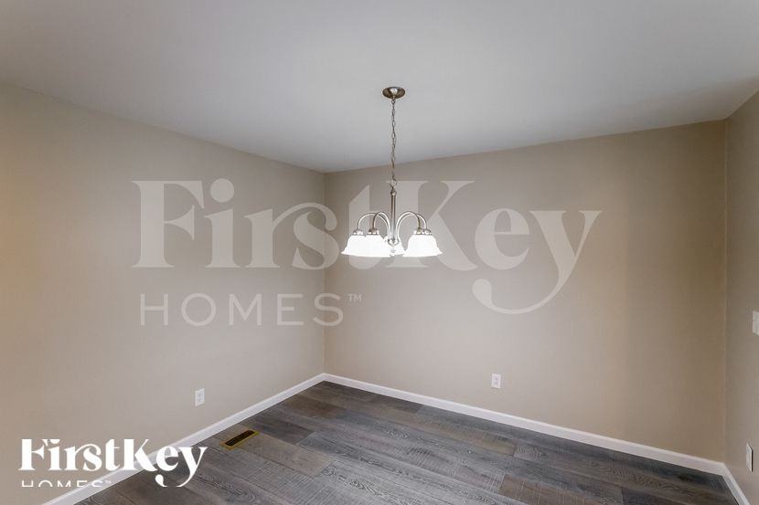 2067 Longmeadow Ln - Photo 5 of 15