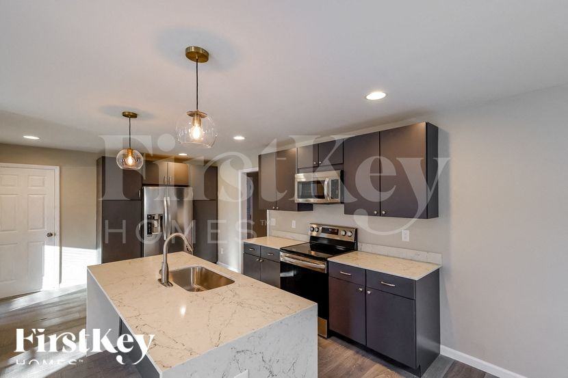 2067 Longmeadow Ln - Photo 6 of 15