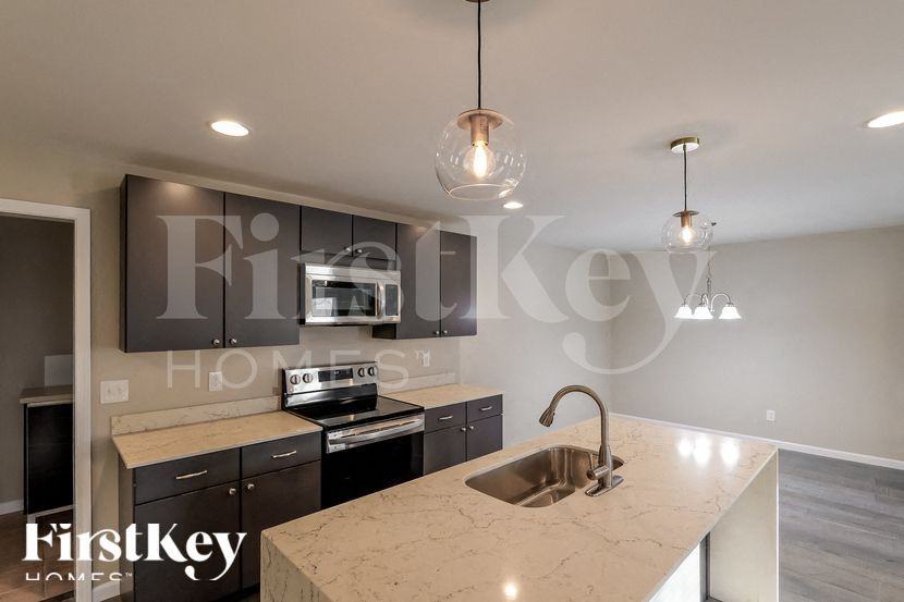 2067 Longmeadow Ln - Photo 7 of 15