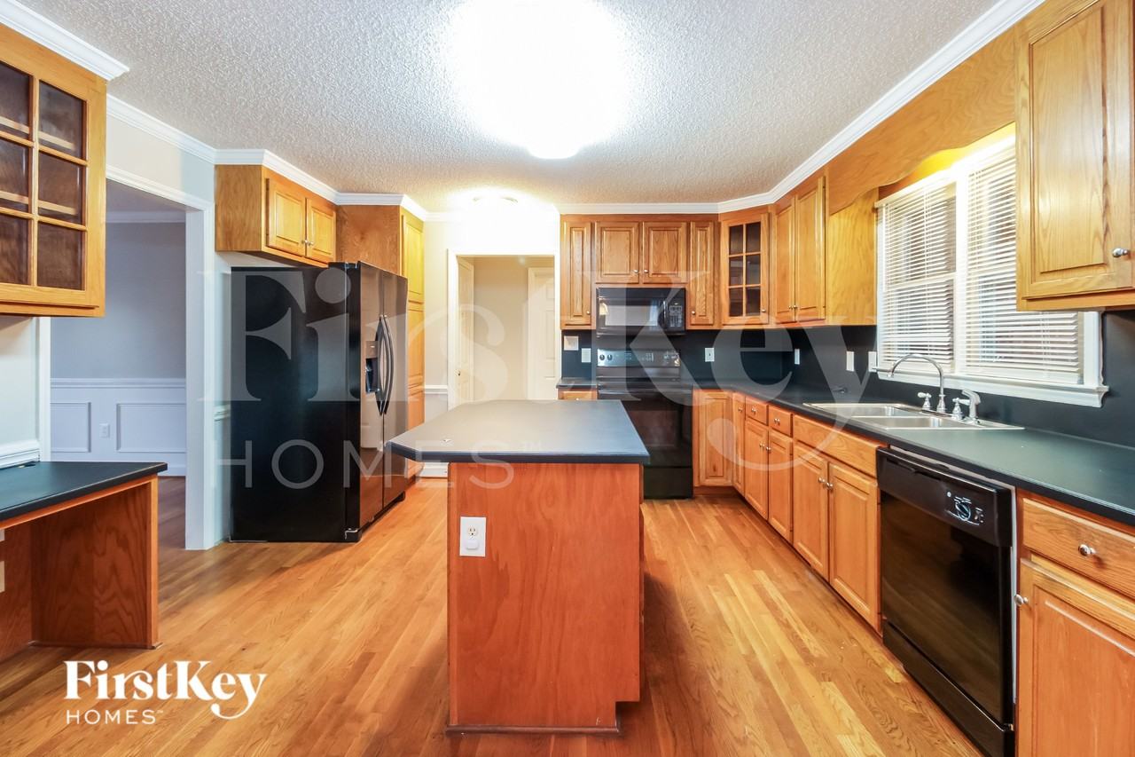 4004 Deerfield St - Photo 6 of 15