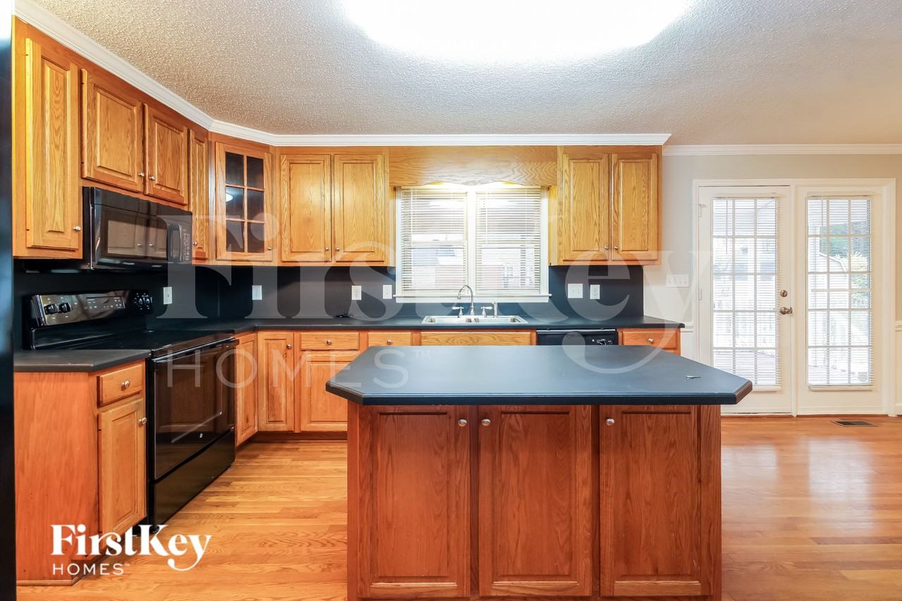 4004 Deerfield St - Photo 7 of 15