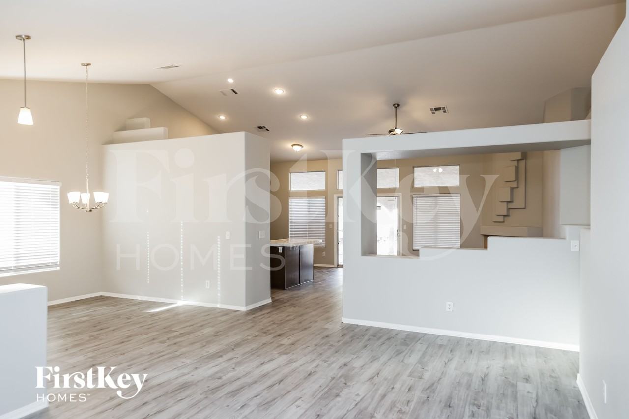 6270 Bruma Ave - Photo 4 of 18