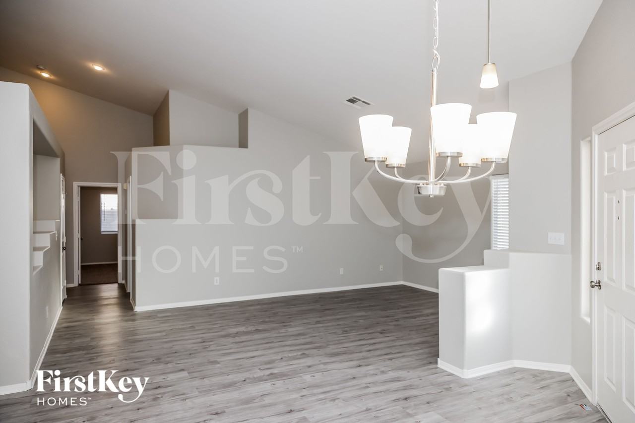 6270 Bruma Ave - Photo 7 of 18