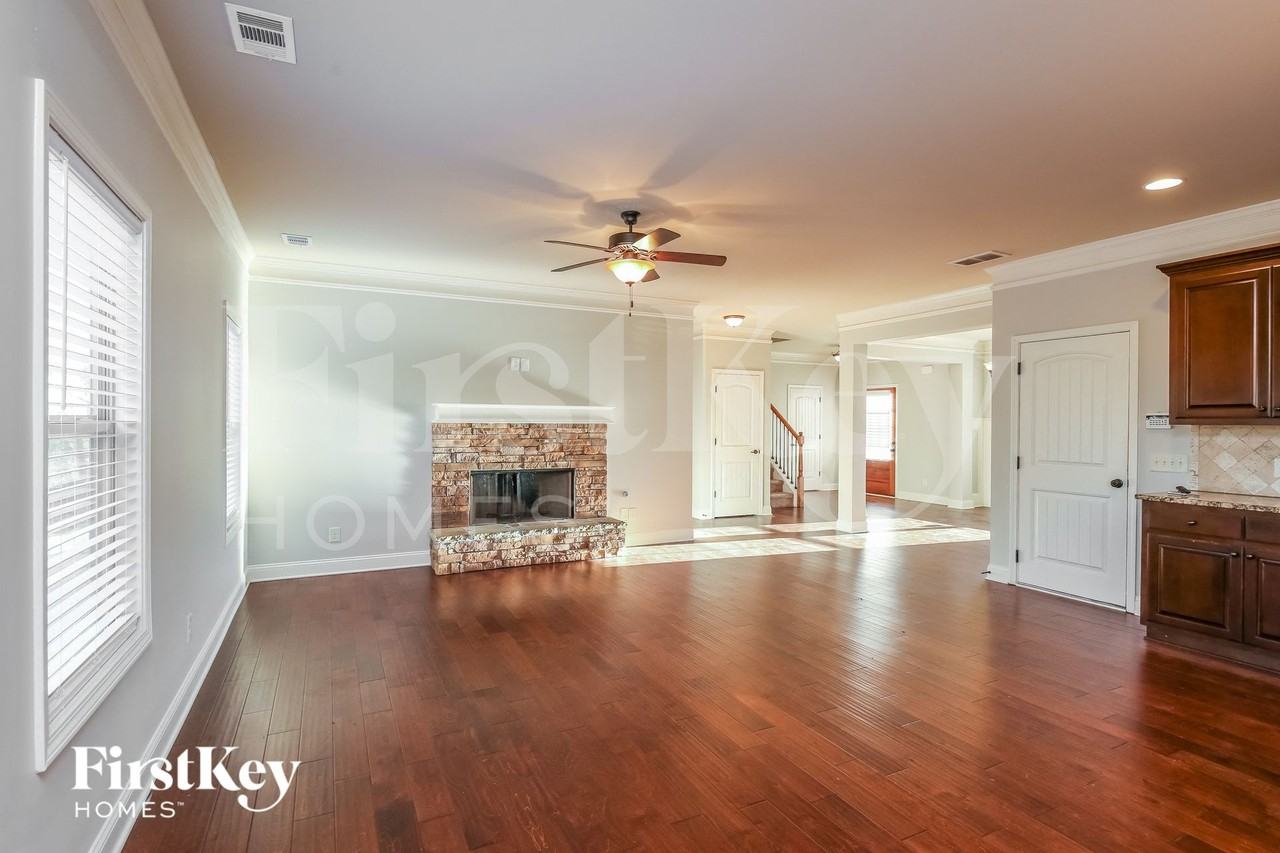 250 Porter Pl - Photo 2 of 15