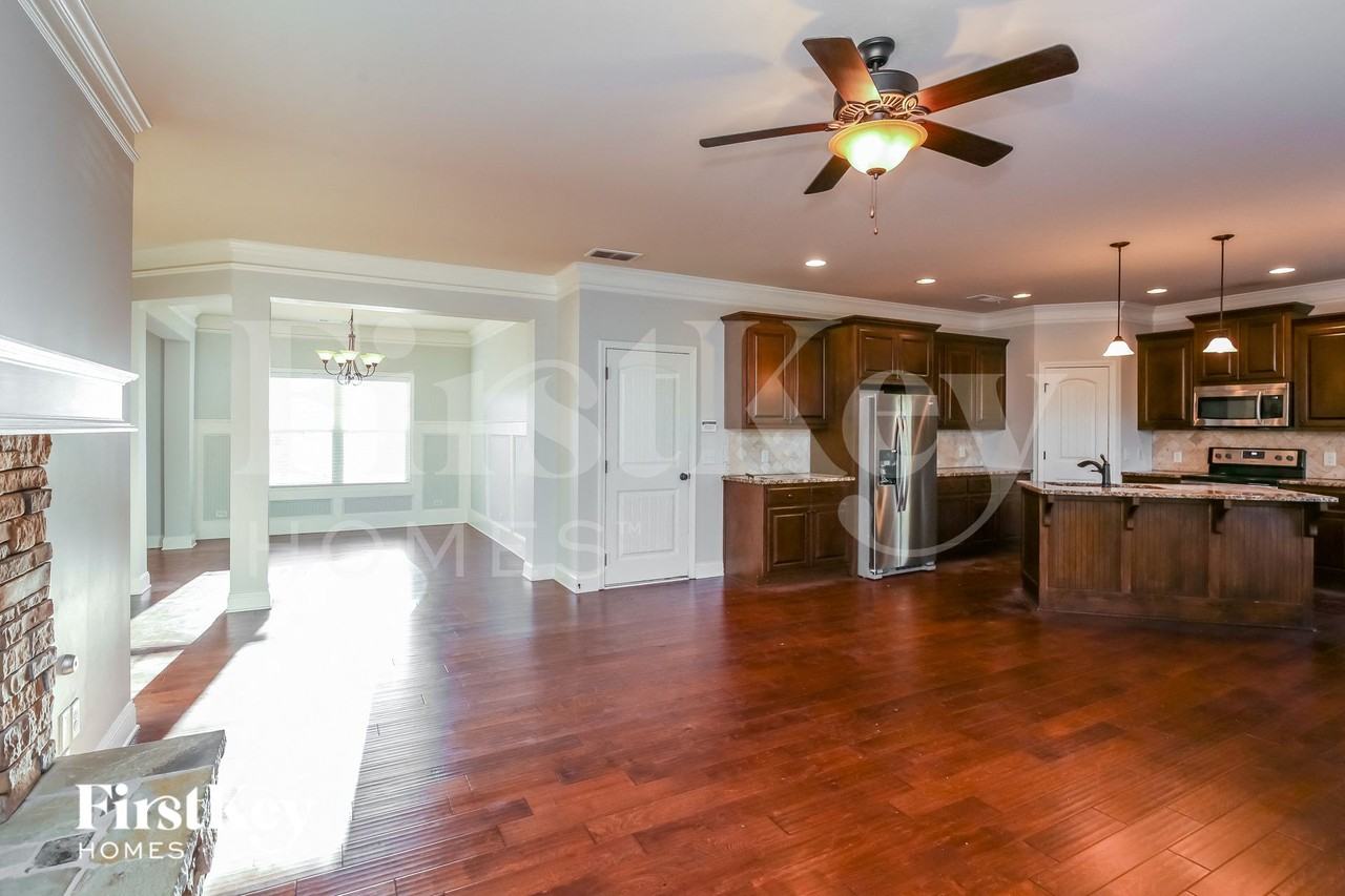 250 Porter Pl - Photo 3 of 15