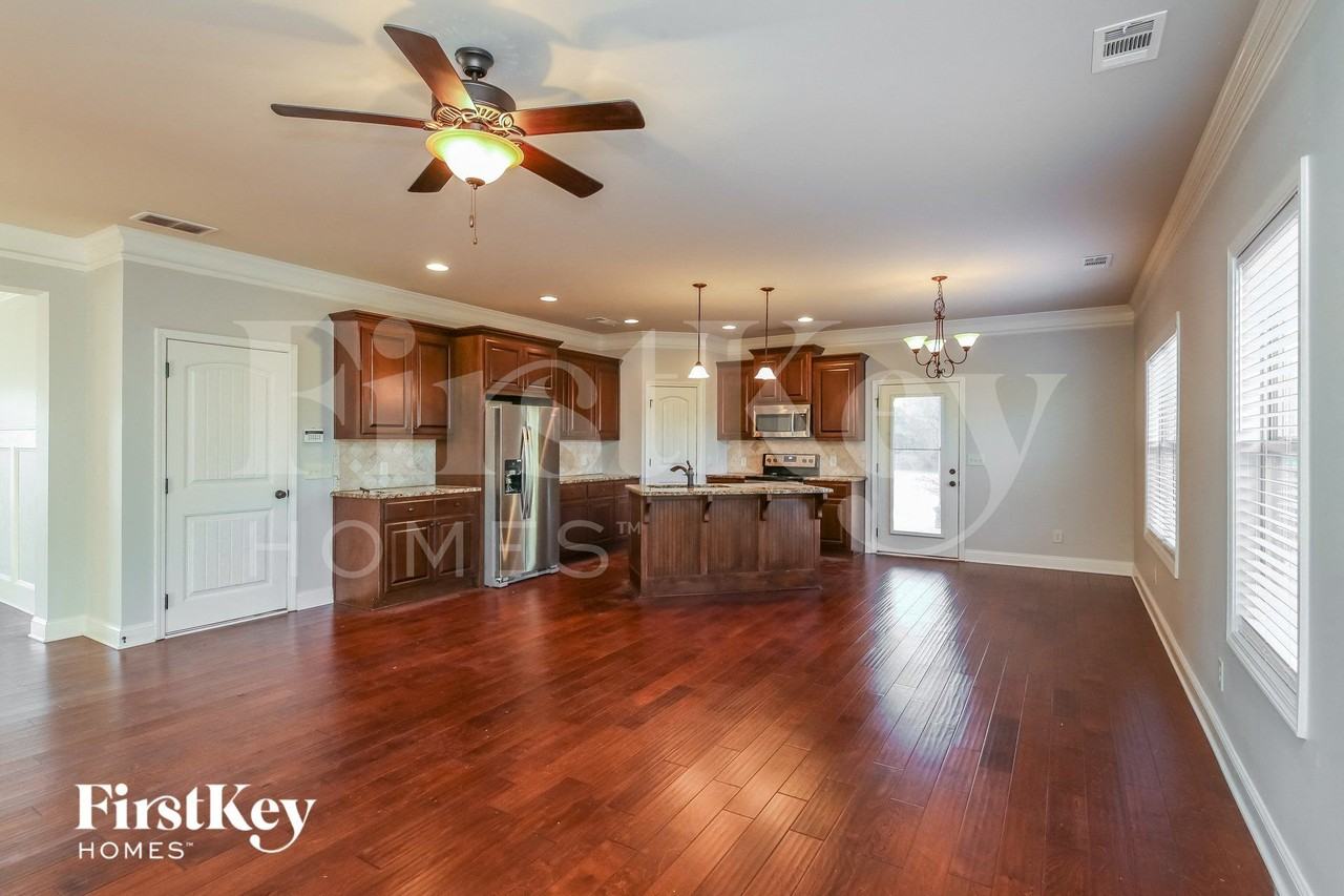 250 Porter Pl - Photo 4 of 15