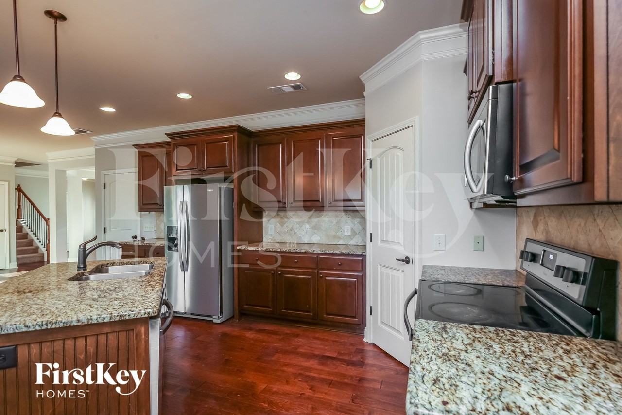 250 Porter Pl - Photo 5 of 15