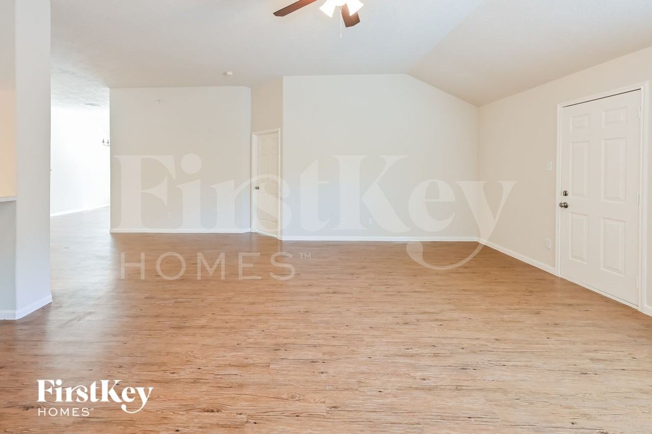 2506 Fox Water Dr - Photo 2 of 15