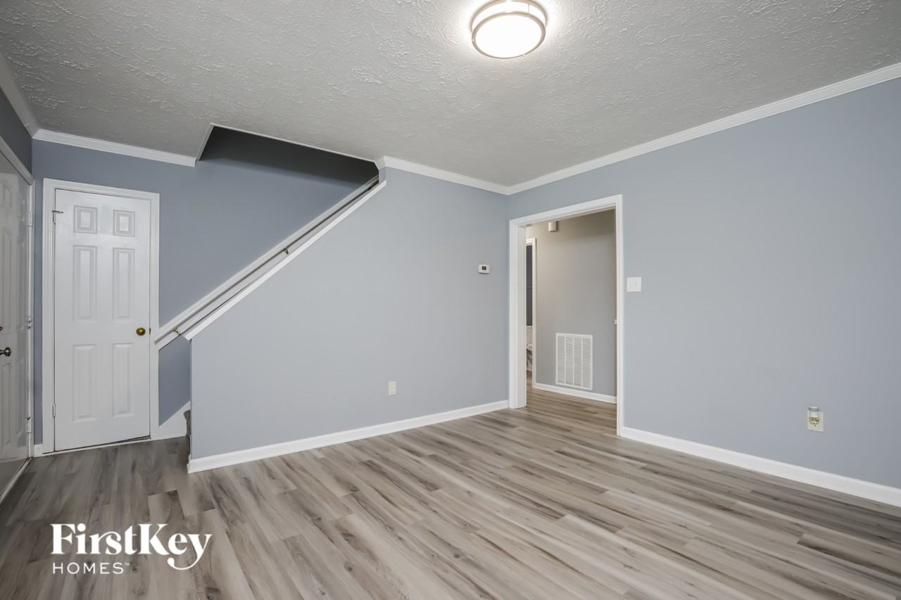 3808 Spring Branch Dr - Photo 4 of 15