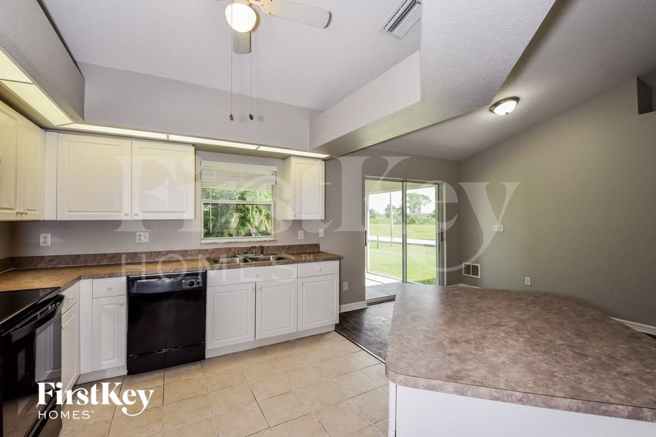 3619 Nw 41st Ln - Photo 4 of 15