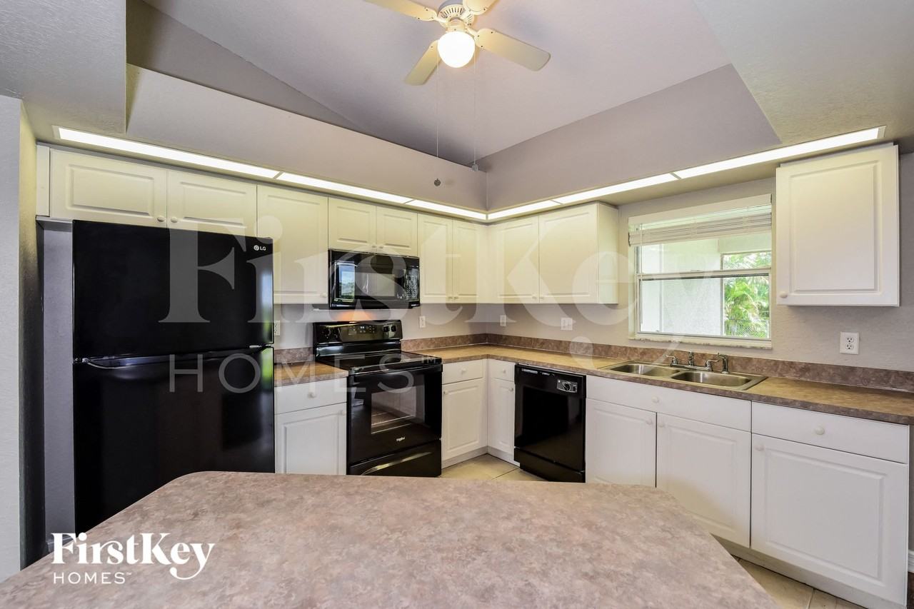 3619 Nw 41st Ln - Photo 5 of 15