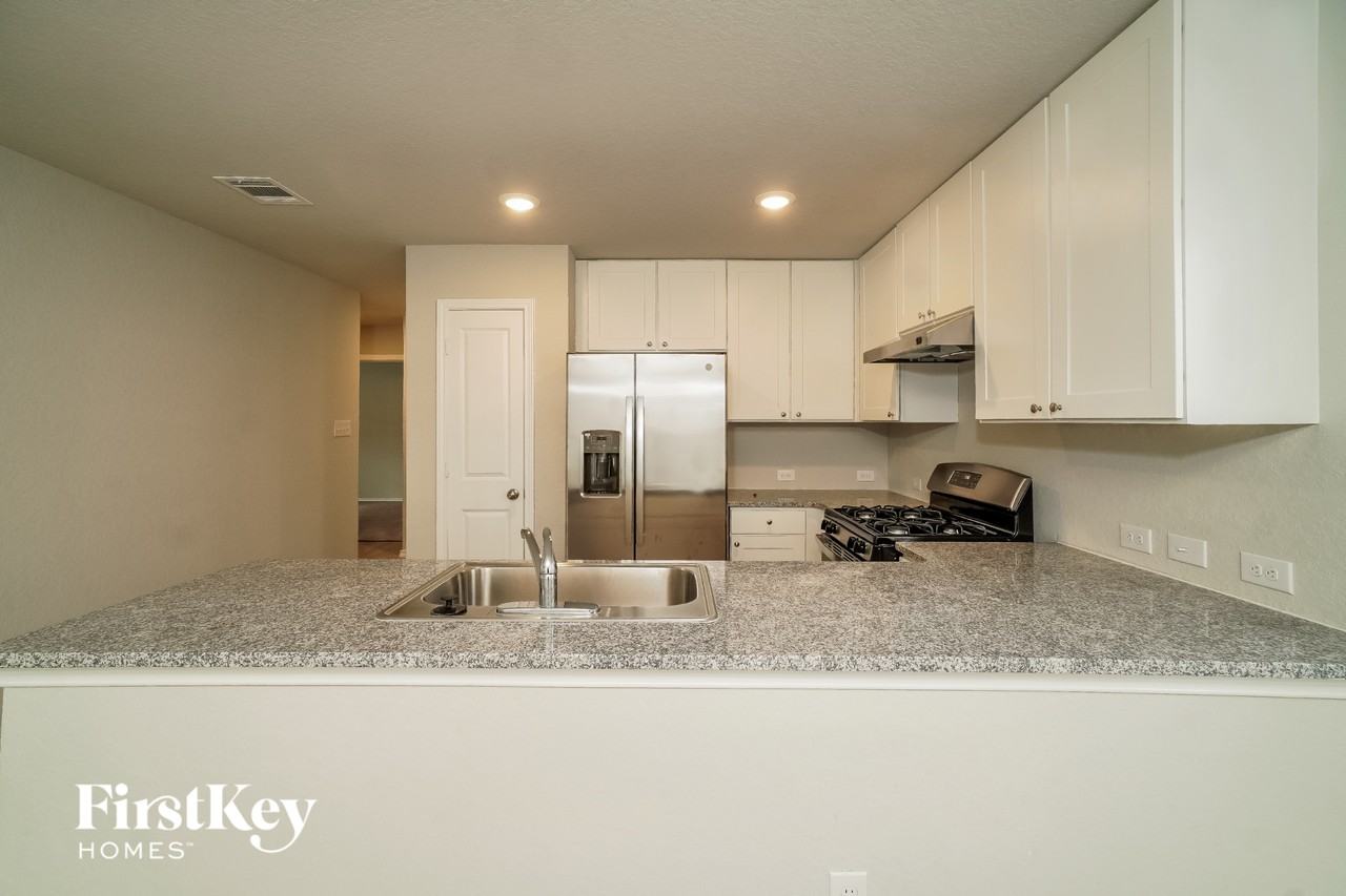 10767 Prusiner Dr - Photo 6 of 15