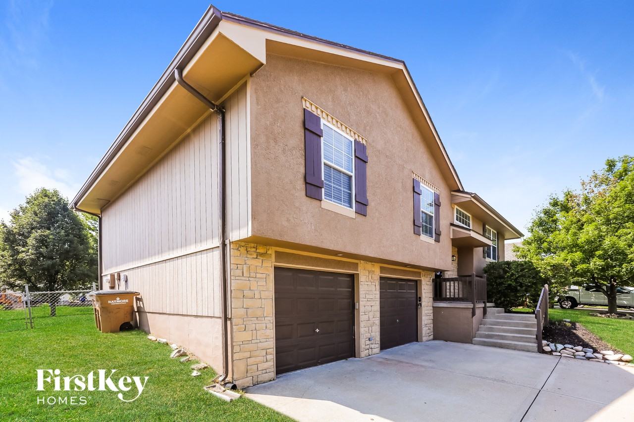 1109 Wiltshire Blvd - Photo 2 of 15