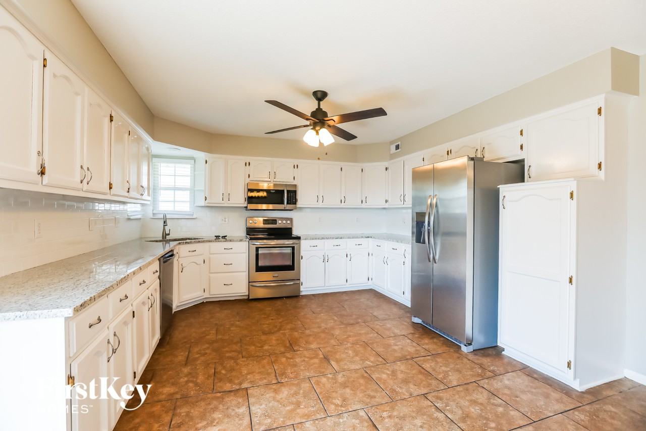 1109 Wiltshire Blvd - Photo 6 of 15