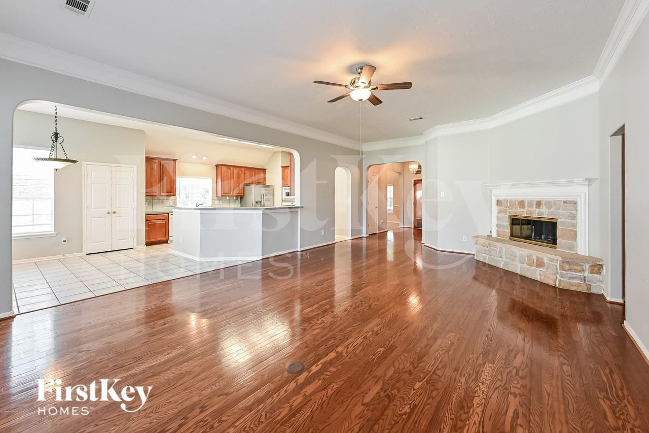 2870 Wimbledon Ln - Photo 4 of 16