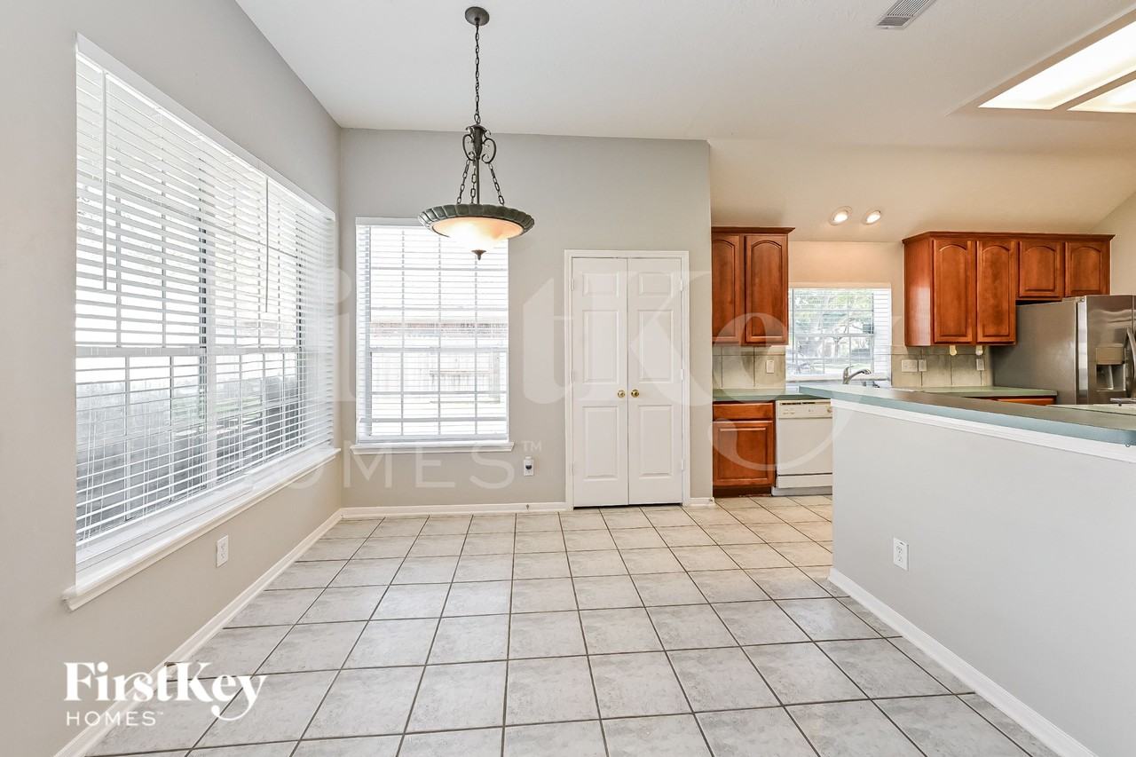 2870 Wimbledon Ln - Photo 6 of 16