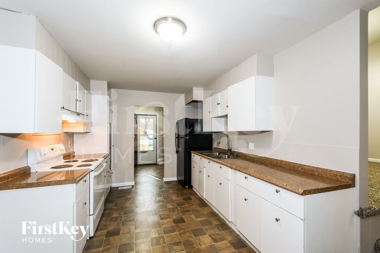 9846 Rivermont Dr - Photo 6 of 15