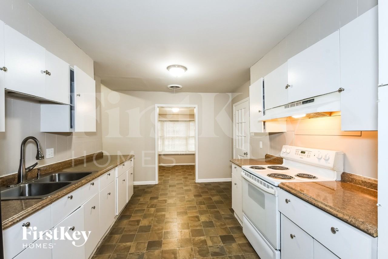 9846 Rivermont Dr - Photo 7 of 15