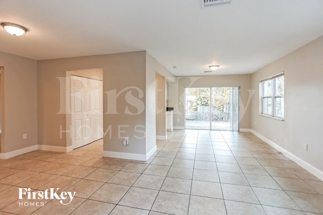 9231 Sw 204th Ter - Photo 4 of 15