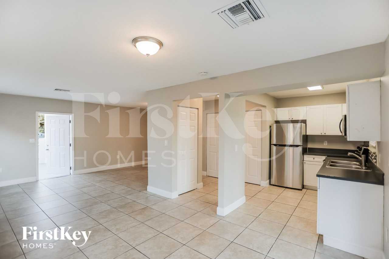 9231 Sw 204th Ter - Photo 7 of 15