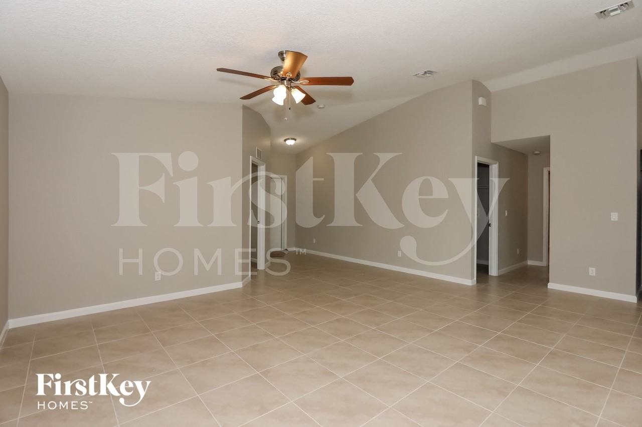 843 Sw Andrew Rd - Photo 2 of 15