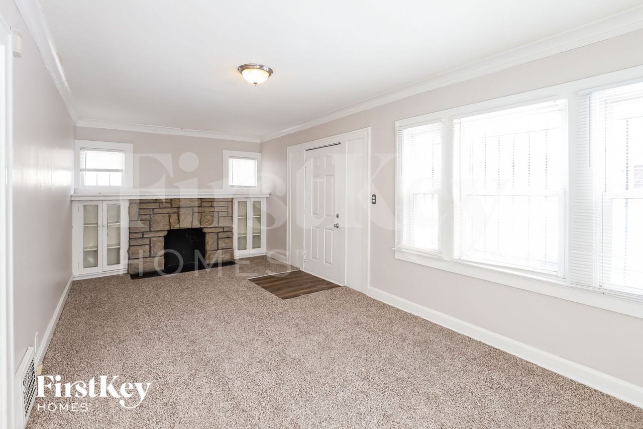 5004 Michigan Ave - Photo 3 of 16