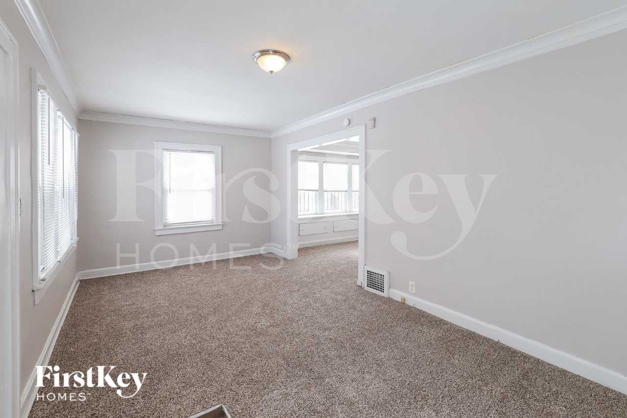 5004 Michigan Ave - Photo 4 of 16