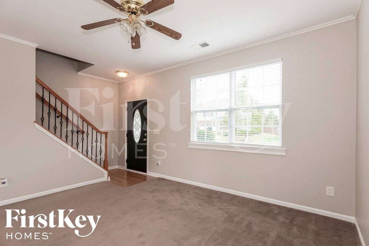 2329 Nettleton Ct - Photo 3 of 15