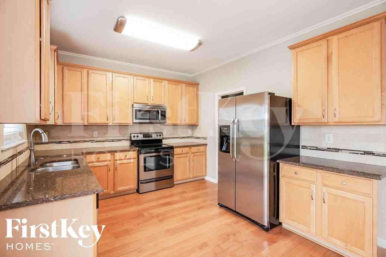 2329 Nettleton Ct - Photo 4 of 15