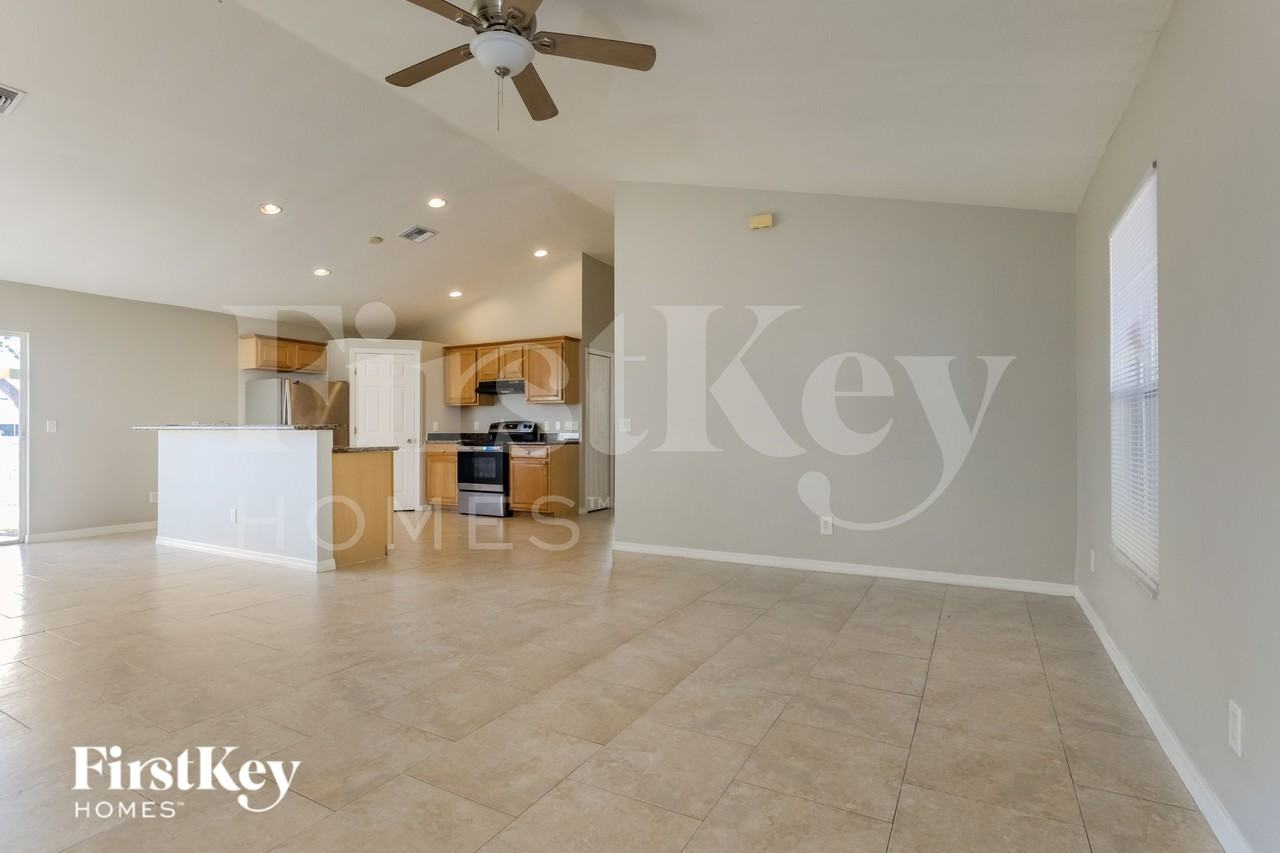 1810 Nwterrace - Photo 3 of 19