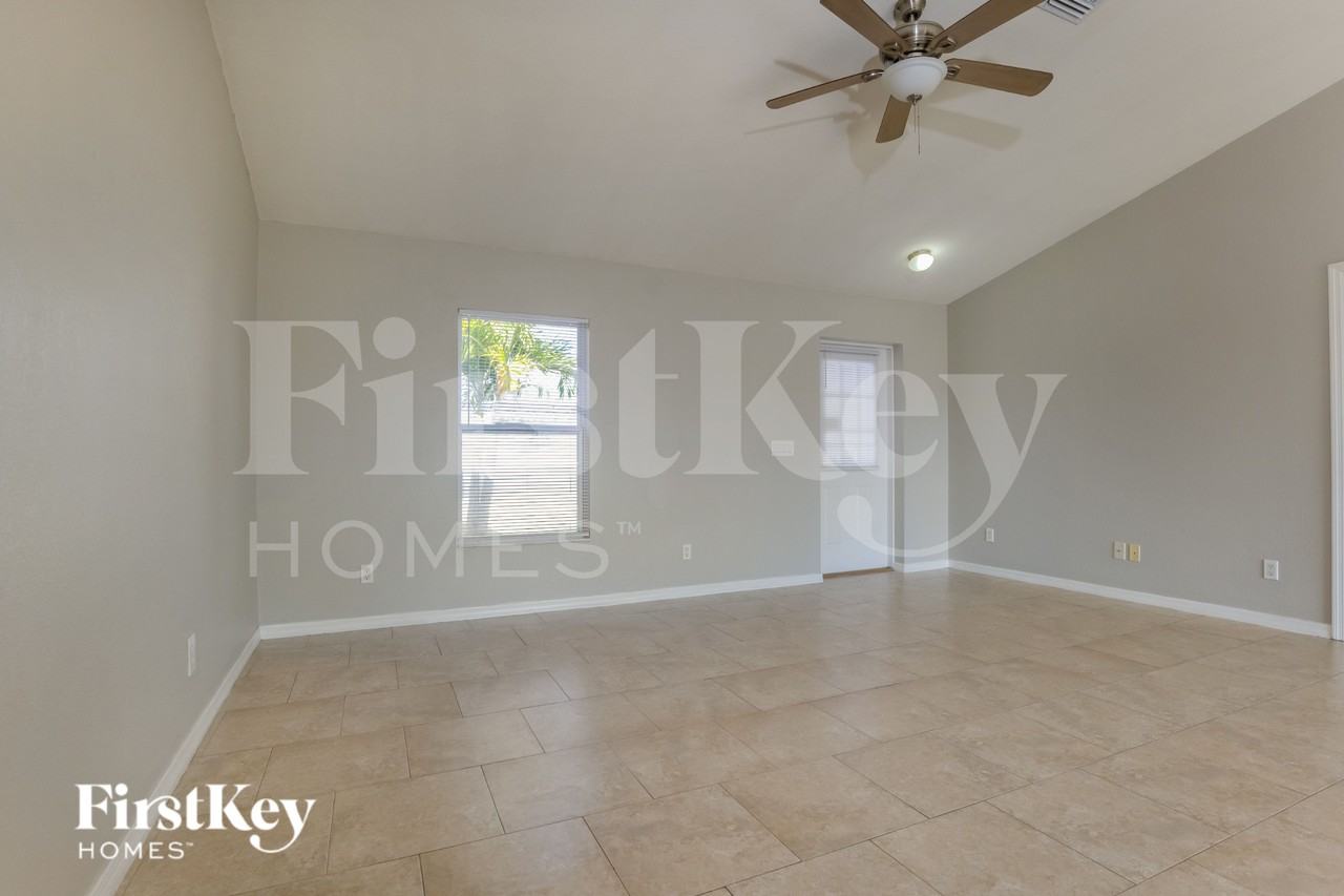 1810 Nwterrace - Photo 4 of 19