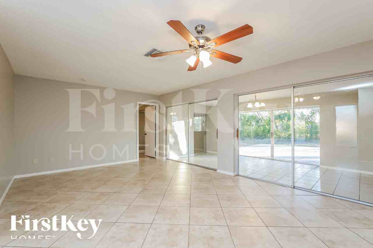 1802 Ridgecrest St - Photo 3 of 19