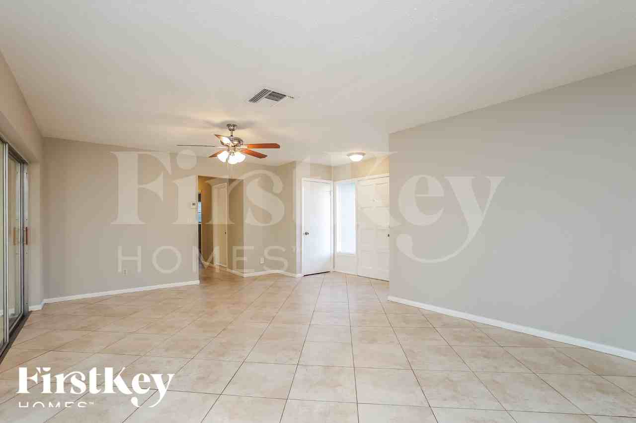 1802 Ridgecrest St - Photo 4 of 19