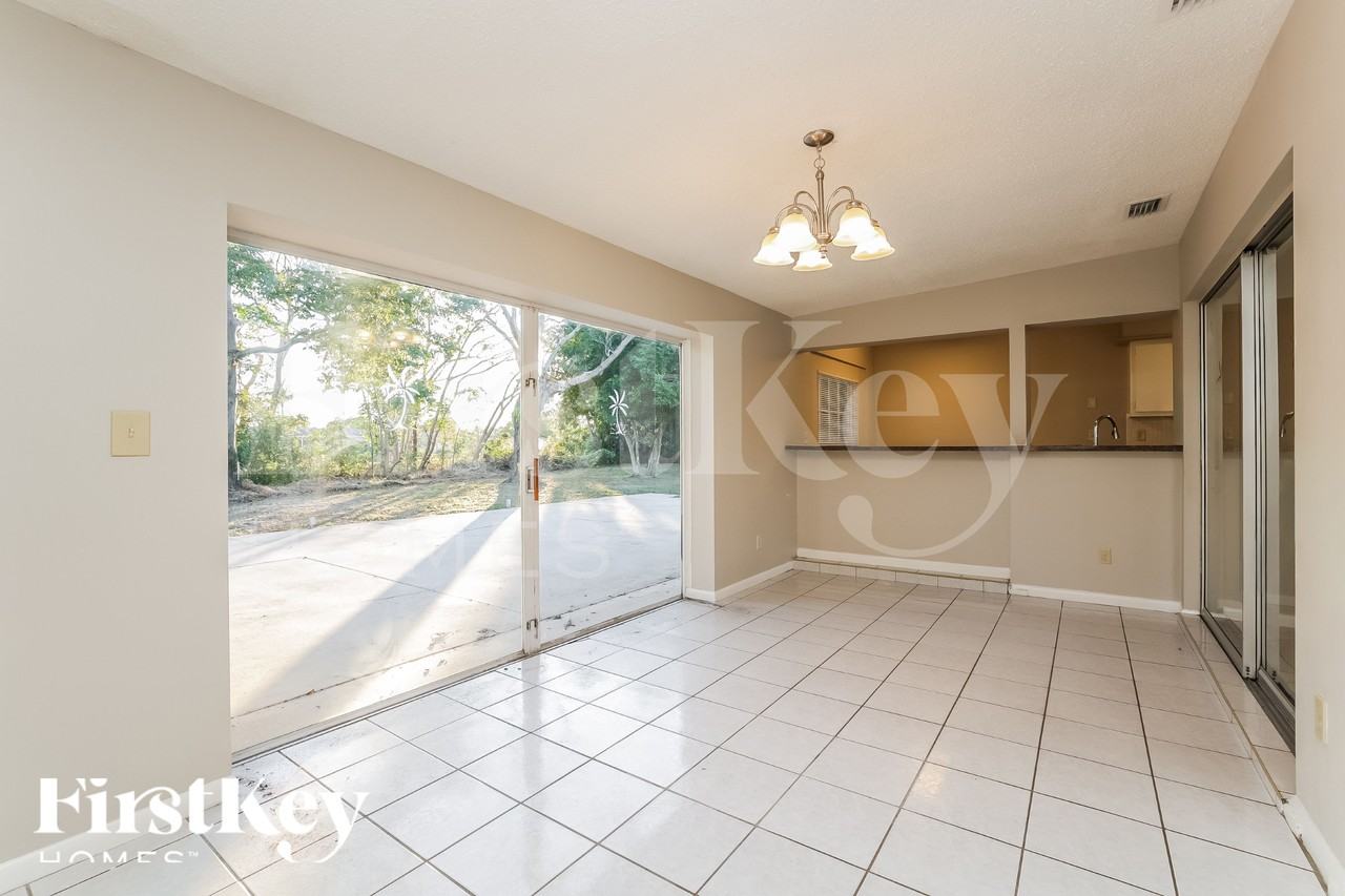 1802 Ridgecrest St - Photo 6 of 19