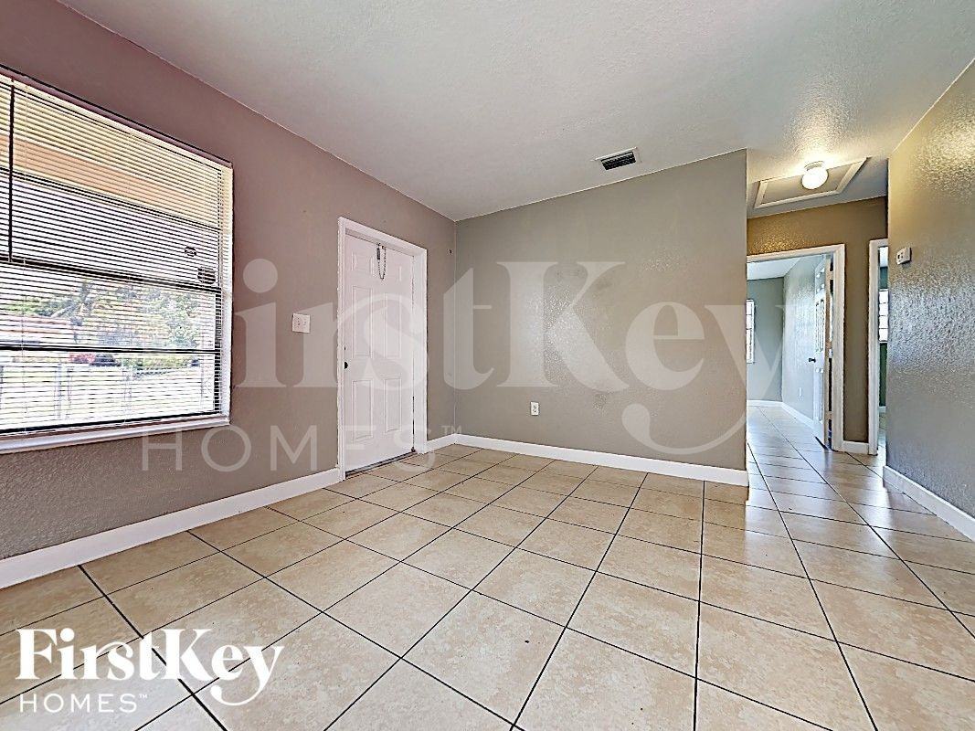 17800 Nw 28th Ct - Photo 3 of 16