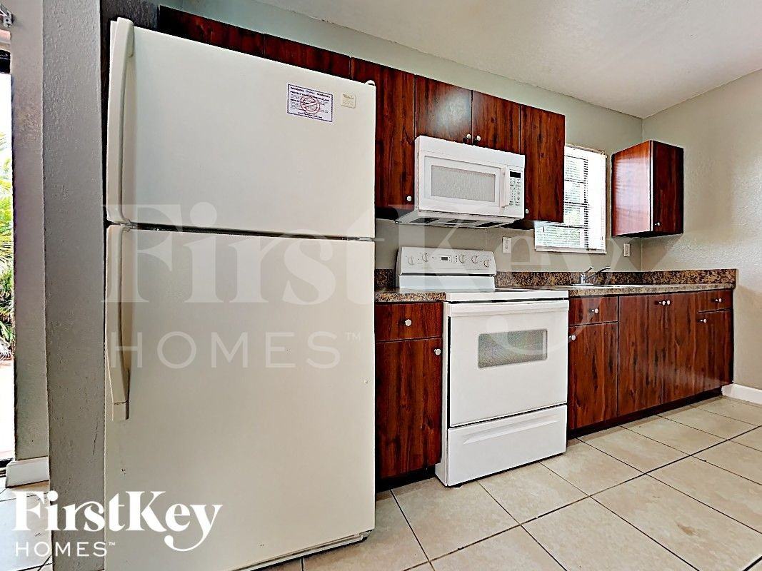 17800 Nw 28th Ct - Photo 4 of 16