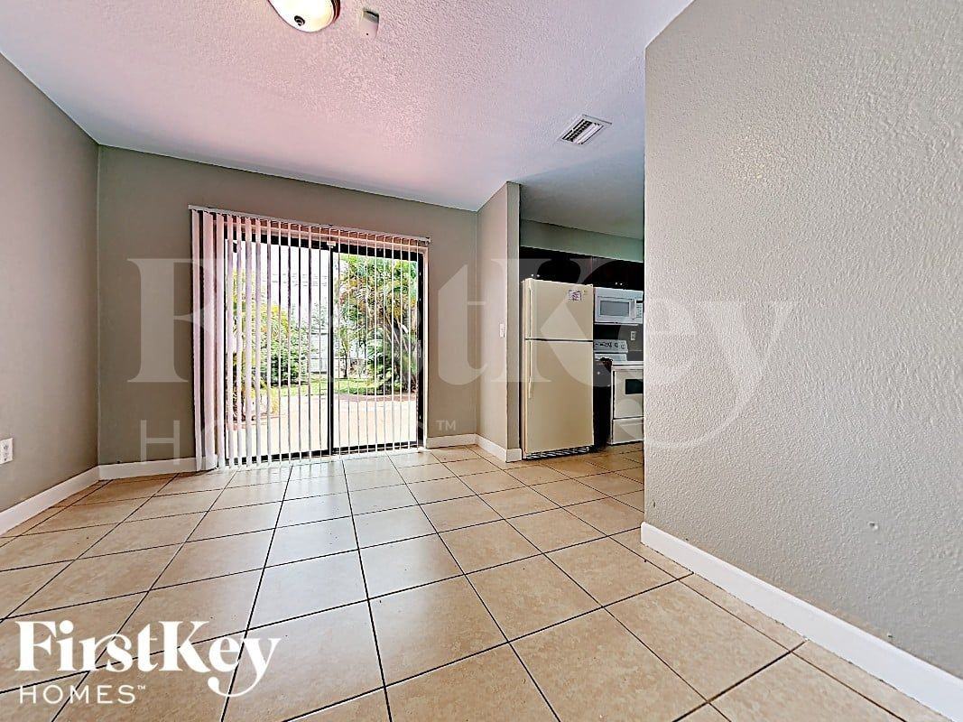 17800 Nw 28th Ct - Photo 5 of 16