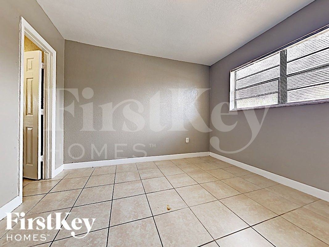 17800 Nw 28th Ct - Photo 6 of 16