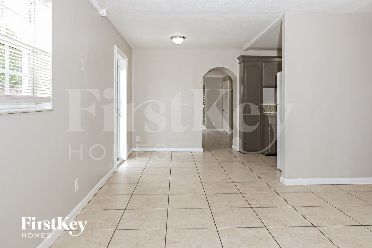 1443 7th St - Photo 6 of 19