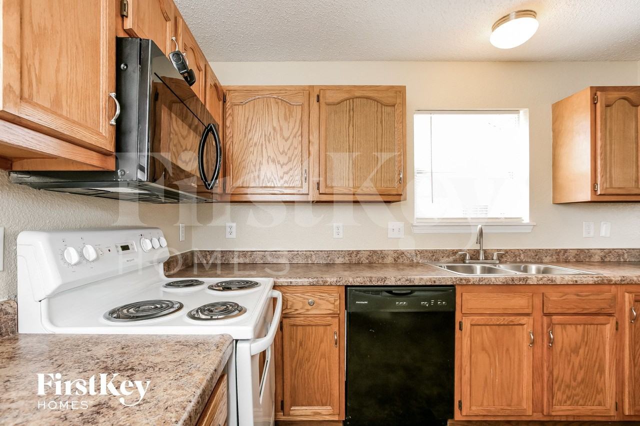 1412 Egret Ln - Photo 5 of 15