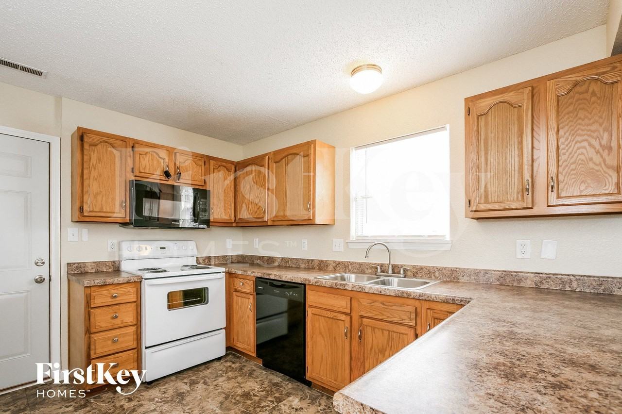 1412 Egret Ln - Photo 6 of 15